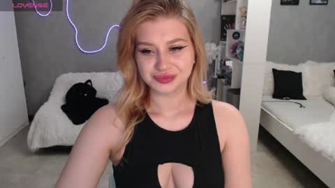 sweet_nicole_333 online show from June 24, 11:31 am