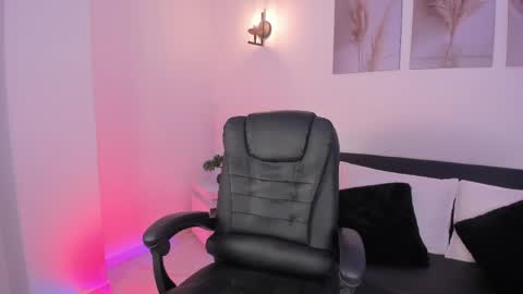 Val online show from May 19, 11:39 am