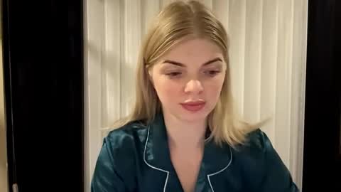 Snapshot of sweet_sinn_ chatting on October 26, 10:05 pm Mira online show from October 26, 10:05 pm
