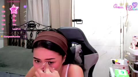 Leah online show from May 13, 9:26 am