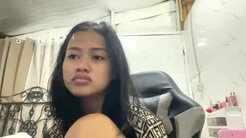 Leah online show from April 29, 2:09 pm