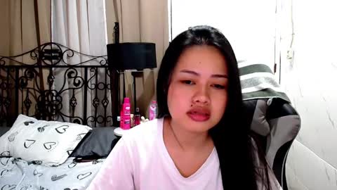 Leah online show from December 17, 9:13 am