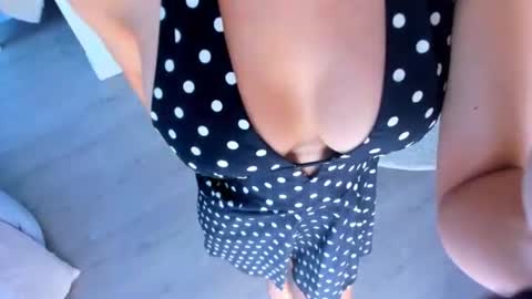 Yasu online show from June 18, 8:27 am