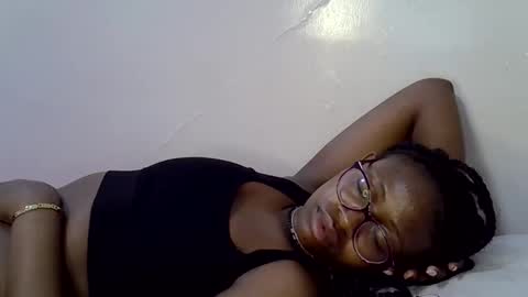 sweet_zarah online show from April 21, 2:51 am