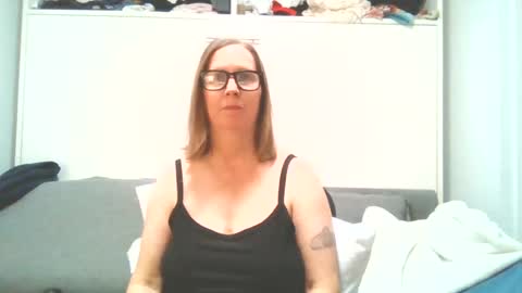 sweetandnaughty123 online show from August 10, 5:22 am