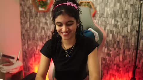 Salom independent model online show from April 18, 7:58 pm