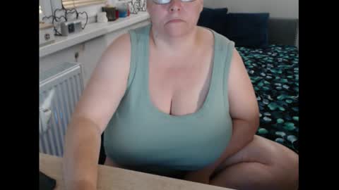 Sweetboobs85h online show from September 8, 5:56 pm