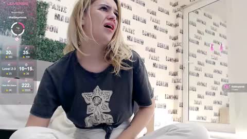 Snapshot of sweetdaiana23 chatting on February 15, 1:42 am Daiana Onlyfans - Blonddaiana online show from February 15, 1:42 am