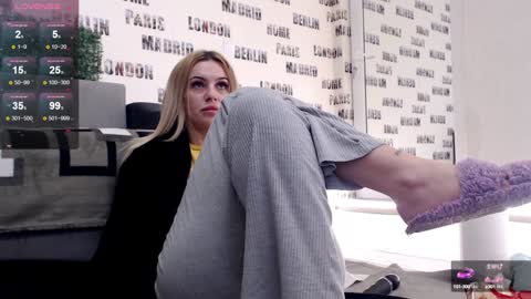 Snapshot of sweetdaiana23 chatting on January 18, 11:33 pm Daiana Onlyfans - Blonddaiana online show from January 18, 11:33 pm