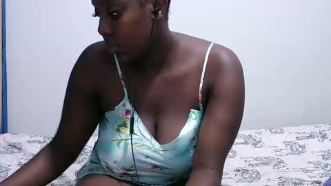 sweetgal11 online show from November 18, 10:44 pm