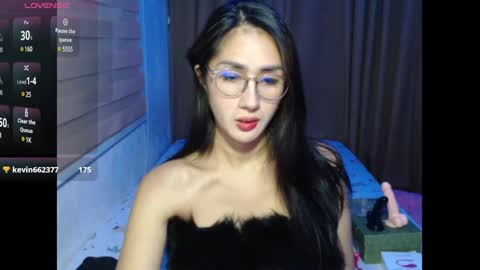 Snapshot of sweetgirl_wendyxx chatting on December 15, 6:37 pm Wendy  online show from December 15, 6:37 pm