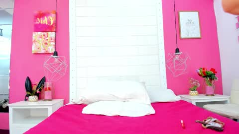 Snapshot of sweetie_mia0 chatting on October 7, 12:53 pm Mia online show from October 7, 12:53 pm