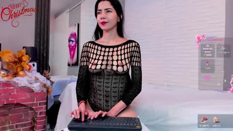Snapshot of sweetieandjuiicy chatting on December 17, 6:31 pm Call me Nataly online show from December 17, 6:31 pm