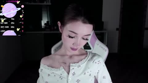 Snapshot of sweetiebones chatting on February 22, 2:06 am bratty gf online show from February 22, 2:06 am