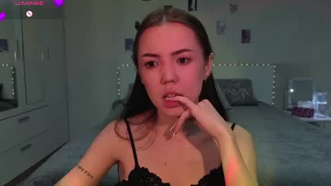 sweetieee_kira online show from June 11, 3:03 am