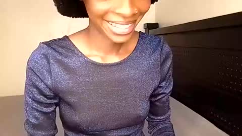 Snapshot of sweetl__ chatting on December 9, 3:54 pm Sweet Lisa online show from December 9, 3:54 pm