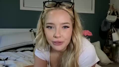 Dolly online show from April 3, 6:33 am