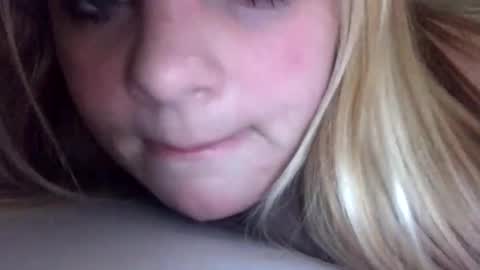 Snapshot of sweetlisa92 chatting on January 4, 4:00 pm Lisa online show from January 4, 4:00 pm