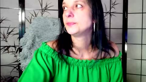 Snapshot of sweetlonglips_ chatting on October 5, 7:46 am JenJenny online show from October 5, 7:46 am
