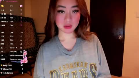 Zoe online show from June 17, 1:01 pm
