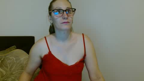 Snapshot of sweetmayaxoxo chatting on December 5, 4:12 pm sweetmayaxoxo online show from December 5, 4:12 pm