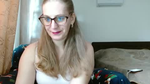 Snapshot of sweetmayaxoxo chatting on January 24, 11:15 am sweetmayaxoxo online show from January 24, 11:15 am