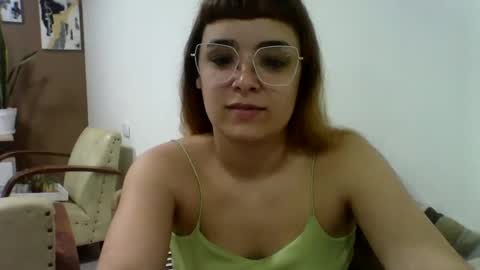 Snapshot of sweetmoonns2 chatting on October 16, 11:51 pm sweetmoonns2 online show from October 16, 11:51 pm