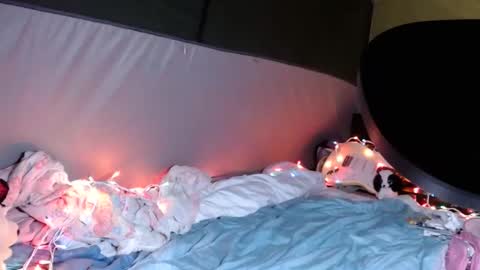 Snapshot of sweetnissapril chatting on December 15, 3:56 am April online show from December 15, 3:56 am