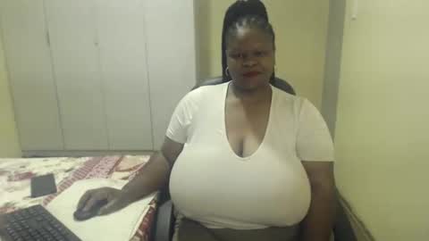 Snapshot of sweetnoziexxx chatting on January 18, 7:59 am sweetnoziexxx online show from January 18, 7:59 am