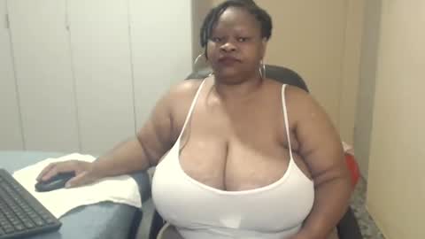 Snapshot of sweetnoziexxx chatting on September 22, 7:07 am sweetnoziexxx online show from September 22, 7:07 am