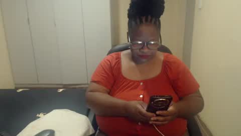 Snapshot of sweetnoziexxx chatting on February 17, 5:36 am sweetnoziexxx online show from February 17, 5:36 am