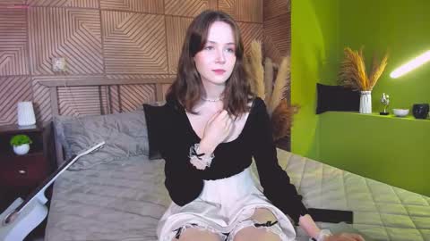 Snapshot of sweetshy_ chatting on September 11, 1:33 pm Alice online show from September 11, 1:33 pm