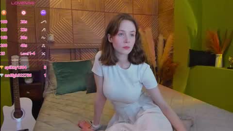 Snapshot of sweetshy_ chatting on September 19, 2:49 pm Alice online show from September 19, 2:49 pm