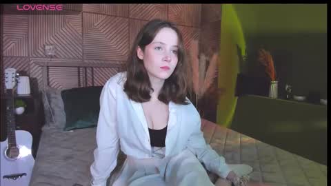 Snapshot of sweetshy_ chatting on September 13, 1:41 pm Alice online show from September 13, 1:41 pm