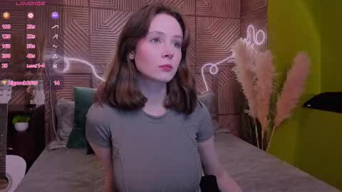 Snapshot of sweetshy_ chatting on October 4, 2:11 pm Alice online show from October 4, 2:11 pm