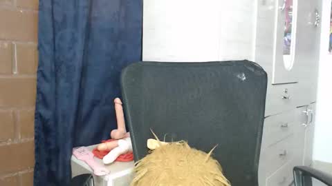Snapshot of sweett_candy1 chatting on October 5, 6:07 am sweett_candy1 online show from October 5, 6:07 am