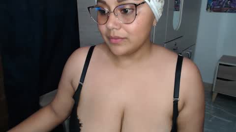 Snapshot of sweett_candy1 chatting on September 24, 3:38 am sweett_candy1 online show from September 24, 3:38 am