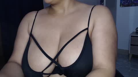 Snapshot of sweett_candy1 chatting on October 1, 3:33 am sweett_candy1 online show from October 1, 3:33 am