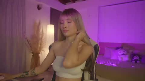 Cat independent model  online show from March 5, 3:18 am