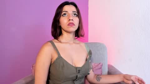 Snapshot of sweett_heartt_ chatting on December 7, 1:51 pm Lorena online show from December 7, 1:51 pm