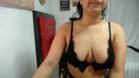 Snapshot of sweettei chatting on January 15, 11:10 am Me llamo Tara online show from January 15, 11:10 am