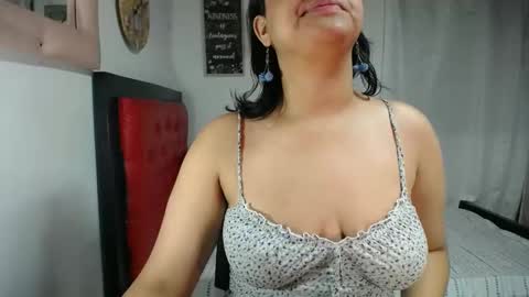 Snapshot of sweettei chatting on February 9, 11:14 am Me llamo Tara online show from February 9, 11:14 am