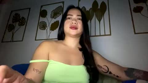 Snapshot of sweetyasian_ chatting on October 7, 2:32 pm stacey online show from October 7, 2:32 pm
