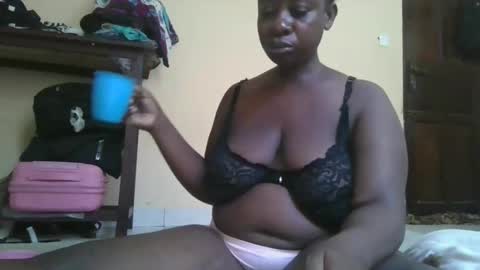 sweetyass25 online show from November 7, 7:25 am