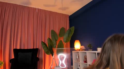 Leya online show from October 3, 7:24 am