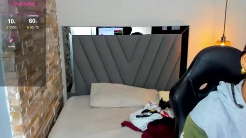 Snapshot of sylvana_rey chatting on October 1, 12:21 pm S Y L V A N A online show from October 1, 12:21 pm