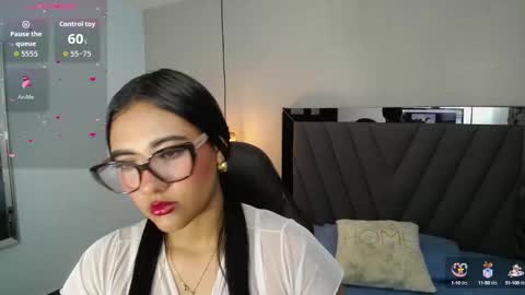 Snapshot of sylvana_rey chatting on October 2, 12:21 pm S Y L V A N A online show from October 2, 12:21 pm