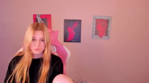 Snapshot of sylvia_ortiz chatting on September 18, 9:41 am Sylvia online show from September 18, 9:41 am