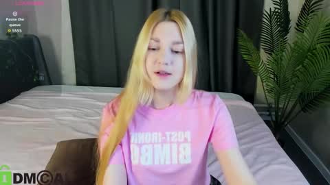 Sylvia online show from November 8, 9:25 am