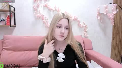 Snapshot of sylvia_ortiz chatting on September 15, 8:22 am Sylvia online show from September 15, 8:22 am